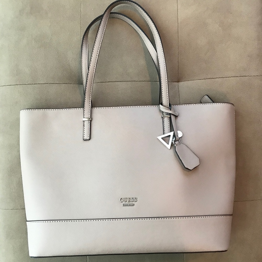 ♓️🅿️ NWT Guess large tote in taupe color - Picture 1 of 15